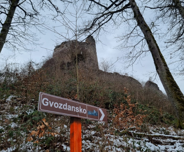 Srednjovjekovni utvrđeni grad Gvozdansko nalazi se u Banovini nedaleko gradića Dvor na Uni (Foto: Tomislav Beronić)