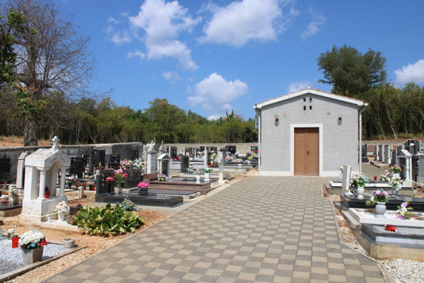 Loboričko groblje smješteno je na zapadnom obodu današnjeg naselja, a jugoistočno od položaja napuštenog srednjovjekovnog sela (Foto: Goran Majetić)