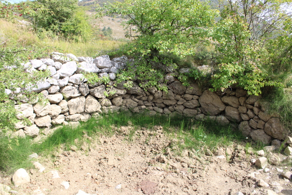 Prvi bunar u donjem redu najveći je bunar skupine bunara Zakope, s promjerom grla od oko 5 do 5,5 metara (Foto: Lila Majetić)