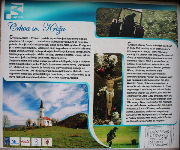Obavijesna ploča ispred crkve Uzvišenja svetoga Križa (Foto: Goran Majetić)