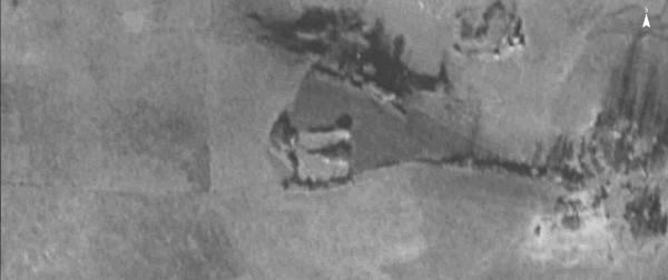 Zračna snimka iz 1968. godine - Na vrhu brijega koji još nije bio posve pod raslinjem uočavaju se obrisi zidova vjerojatne crkve i okolne ograde (Izvor: Geoportal (geoportal.dgu.hr))