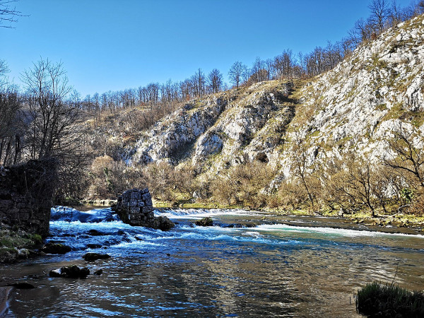 Ostaci Mravunčeva mlina u sutjesci Korani nedaleko Hrvatskog Blagaja (Foto: Biserka Beronić)