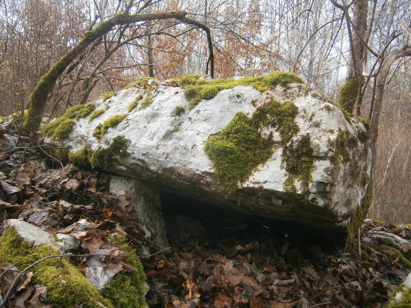 "Kamenčuge" isklesane iz vapnenačkih hridi teže i do 7 tona (Foto: Goran Majetic)