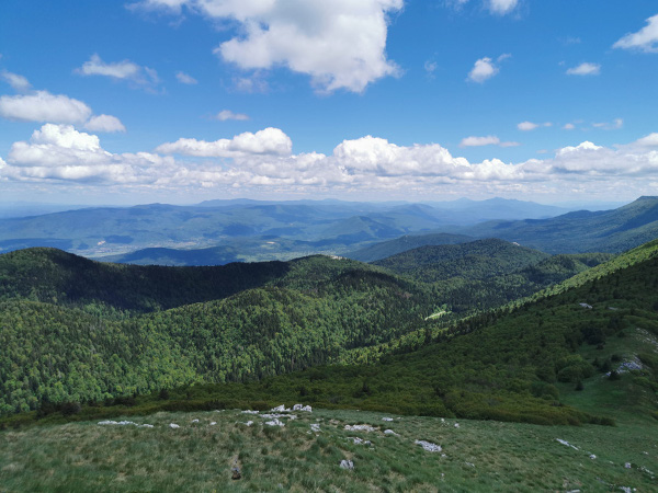 Pogled s Gole Plješivice ka sjeveroistoku na Bosansku Krajinu (Izvor: Novagra.hr; Foto: Krešimir Slobodnjak)