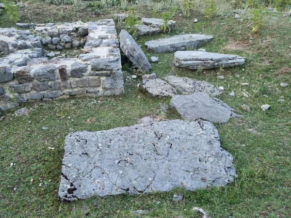 Na groblju današnje crkvine u Podudbini vjerojatno je pokopan i dio hrvatskih ratnika poginulih u bitci na Krbavskom polju 9. rujna 1493. godine (Foto: Tomislav Beronić)