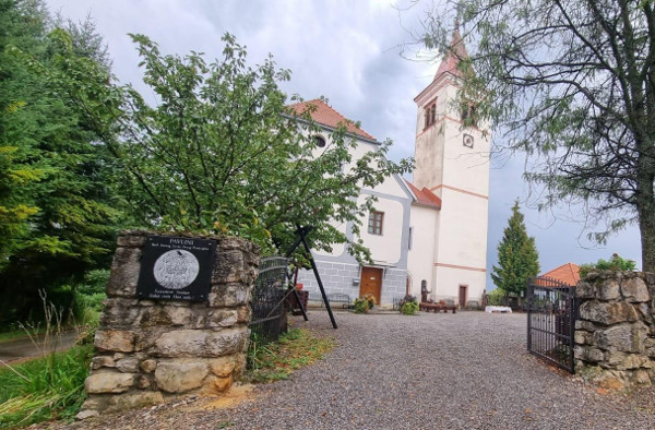 Pavlinski samostan Svetice na južnim obroncima brijega Vodenica nedaleko Ozlja (Foto: Tomislav Beronić)