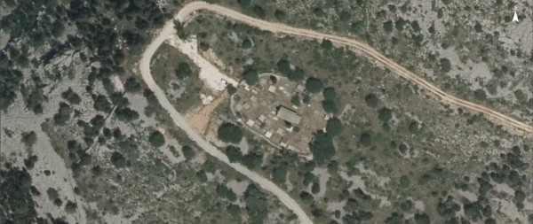 Crkva Sveta Trojica i okolno groblje na zračnoj snimci iz 2016. godine (Izvor: Geoportal (geoportal.dgu.hr))