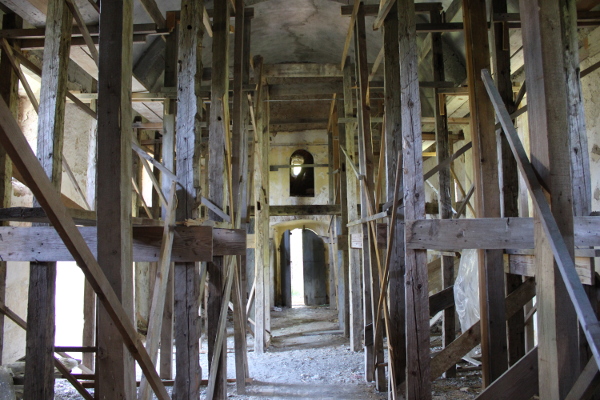Premda je crkva Sveti Nikola zaštićeno kulturno dobro, u vrlo lošem je građevinskom stanju (Foto: Goran Majetić)