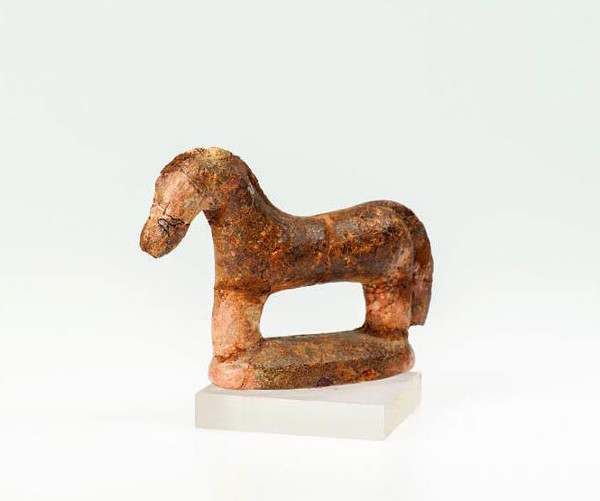 Konj od jantara sa Stražbenice nedaleko Gospića (Izvor: Arheološki muzej u Zagrebu (amz.hr))
