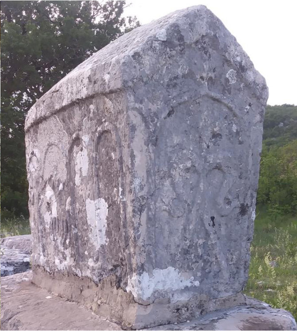 Stećak, nekropola Lovreć