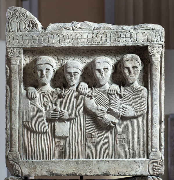 Rimska stela iz Zenice sa misterioznim tašnicom (torbicom)