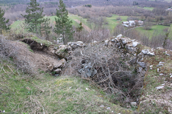 Ruševine bilajske utvrde sa sjeverozapadne strane brijega Gradina (Foto: Goran Majetić)