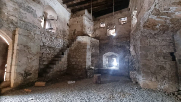 Unutrašnjost nekadašnje visoke branič kule na kojoj su bili topovi iz Venecije. (Foto: Tomislav Beronić)