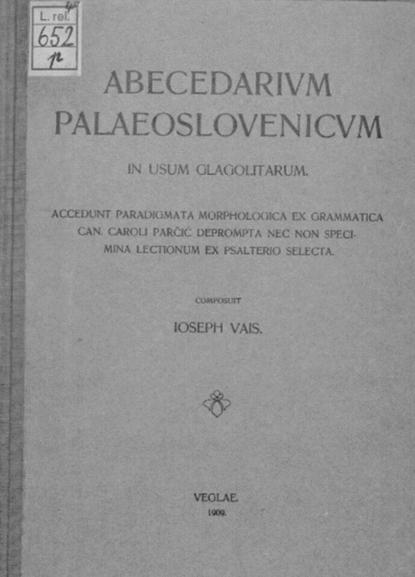 Naslovnica prvog glagoljaškog paleografskog rada "Abecedarium Palaeoslovenicum in usum Glagolitarum: accedunt paradigmata morphologica ex grammatica can. caroli parčić deprompta nec non specimina lectionum ex psalterio selecta" iz 1909. godine objavljenog u gradu Krku. (Izvor: Europeana (europeana.eu))