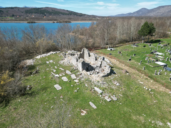 Pogled iz zraka s jugoistoka na Crkvinu u Štikadi (Foto: Goran Koprek)