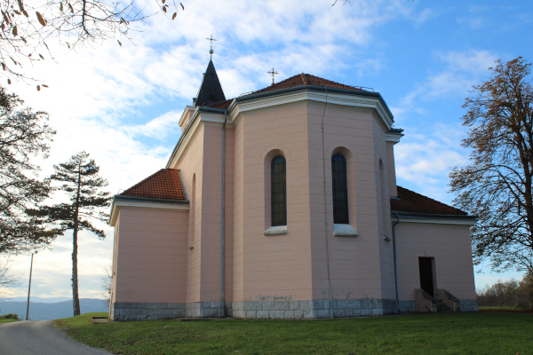 Pogled s istoka na svetište župne crkve Sveti Nikola (Foto: Goran Majetić)